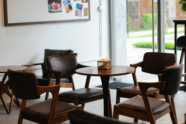 Revamp your home office: stylish and clutter-free ways to personalize your workspace